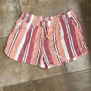 Striped shorts with pockets